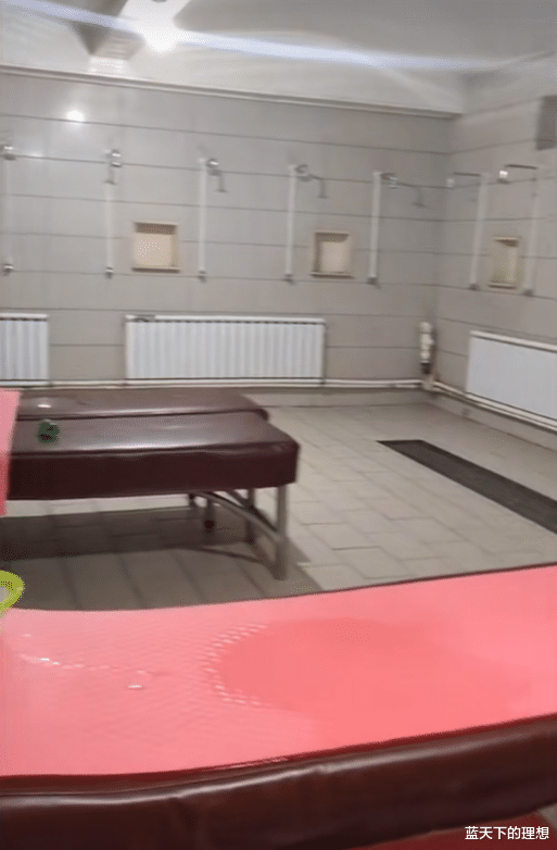 第一次进女澡堂维修发现为啥没有大池呢和男澡堂真的不一样哈