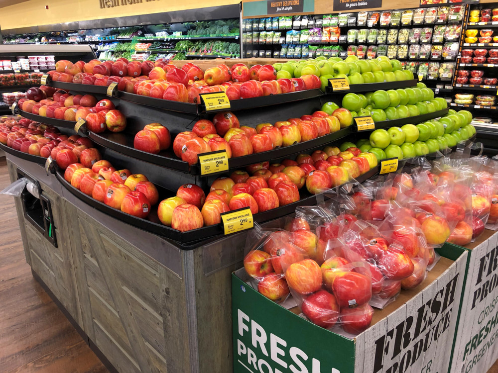 2月23日,美国得克萨斯州达拉斯市北郊的一家超市,货架上摆满了待售的