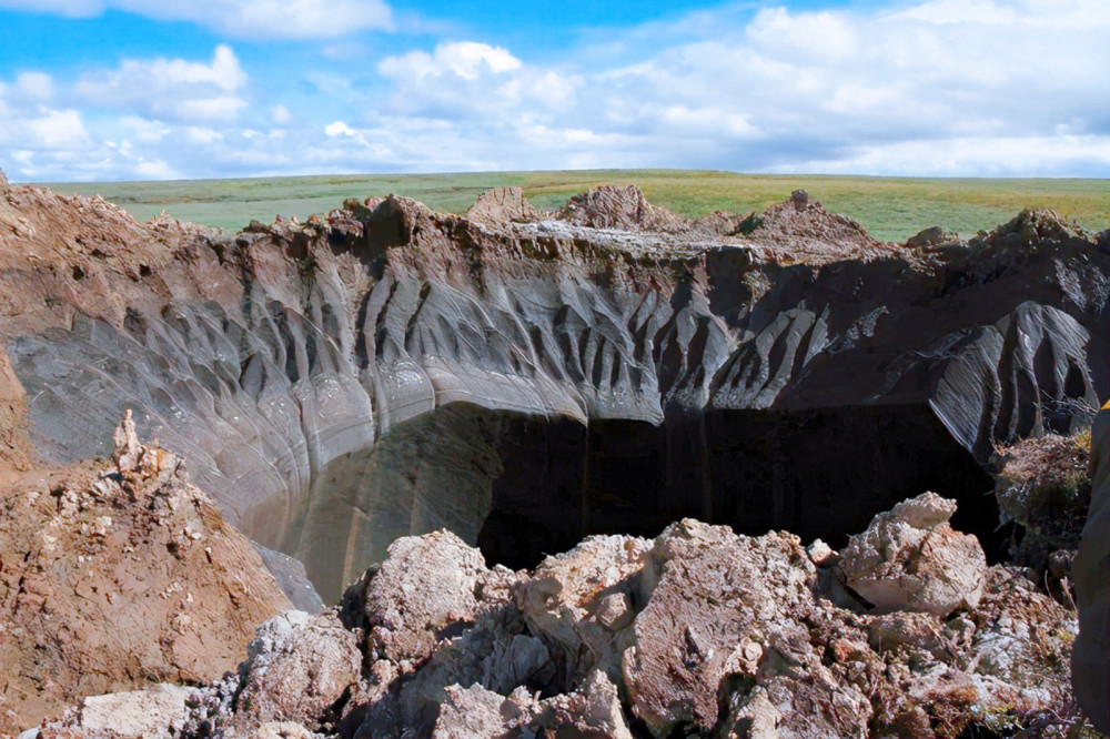 地球"放屁",接连在北极圈轰出了17个巨洞