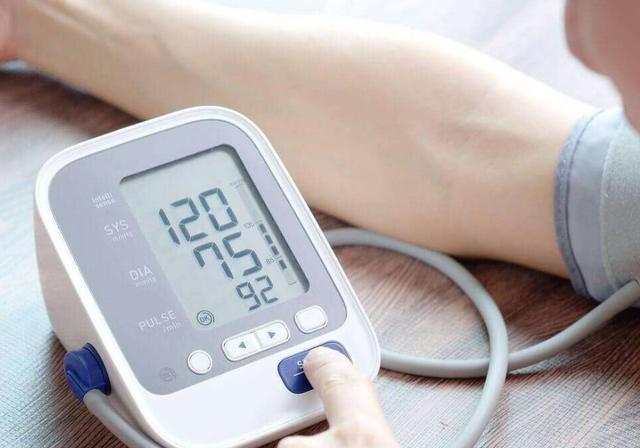 血压|血压、血脂、血糖、血尿酸参考值对照表，记得收藏