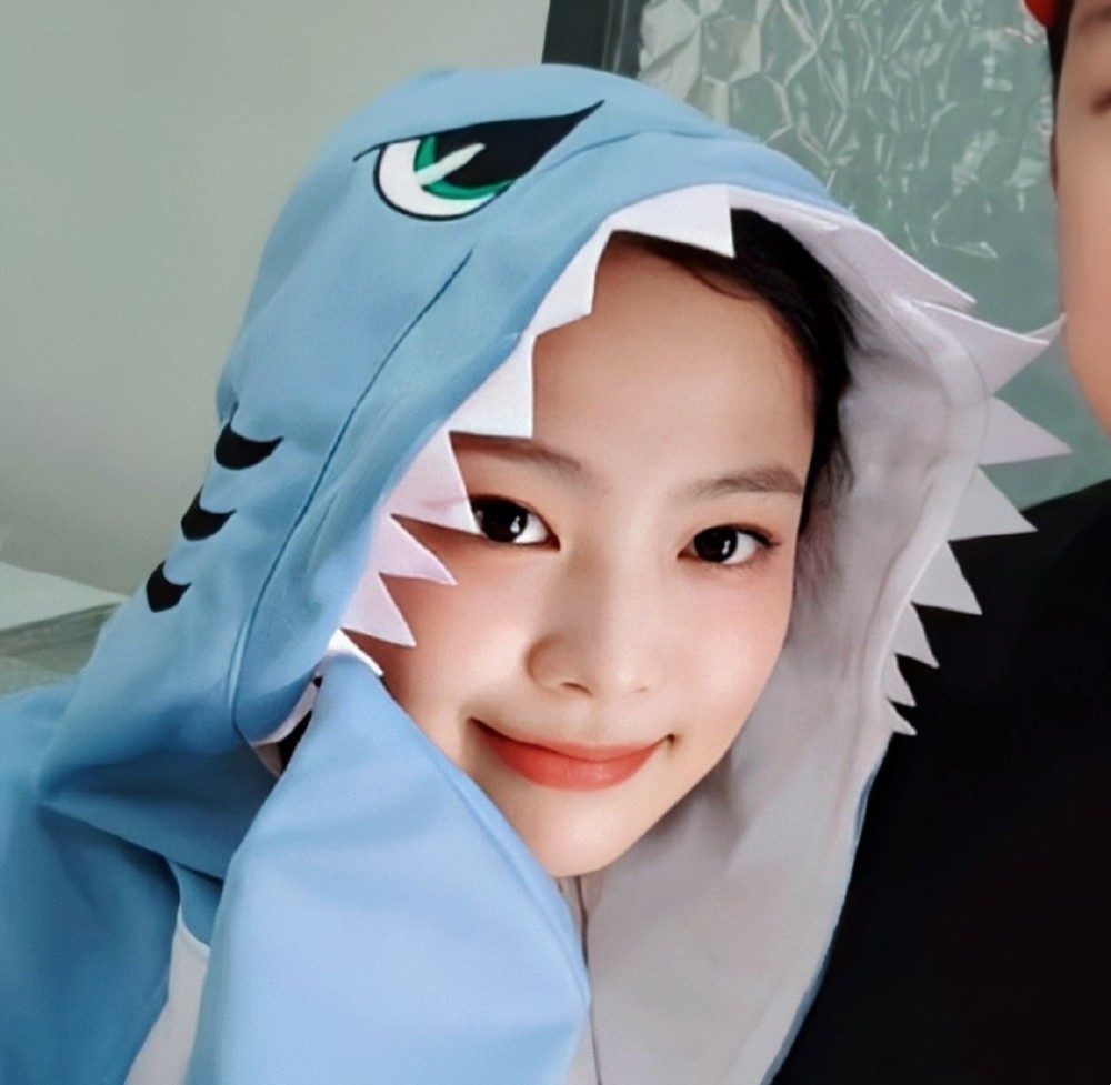 jennie头像这真是个吃可爱多的长大的小可爱