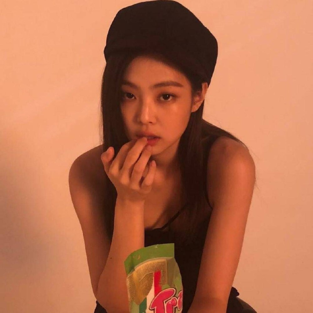 jennie头像这真是个吃可爱多的长大的小可爱