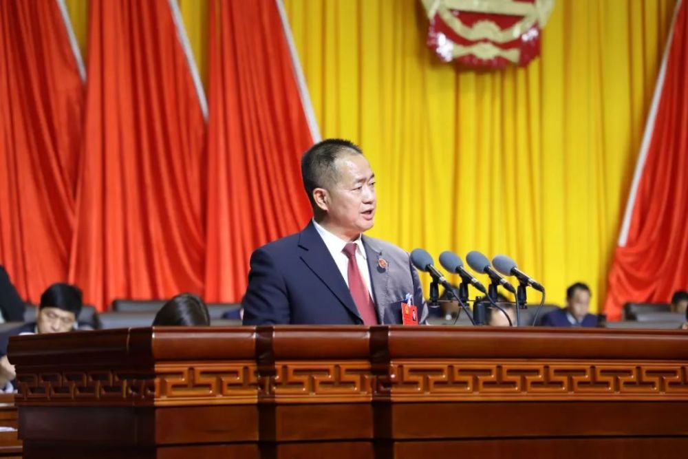 吴洪友检察长向县十六届人大五次会议作工作报告