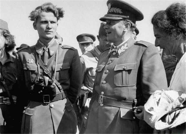 武契奇屈身背后,是把自己打没了的南斯拉夫