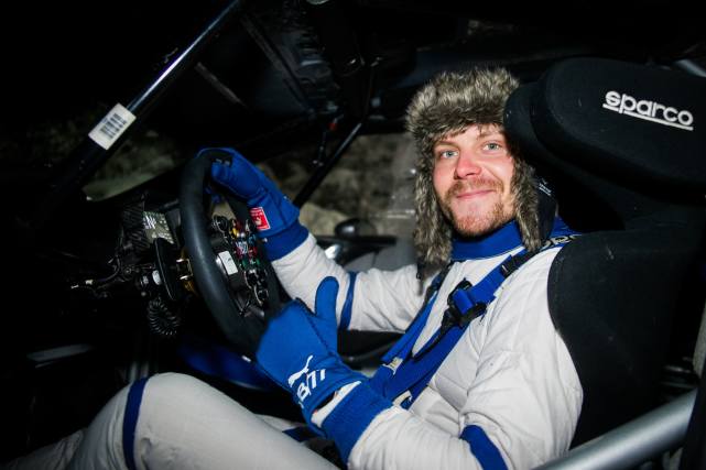 WRC赛车手图片