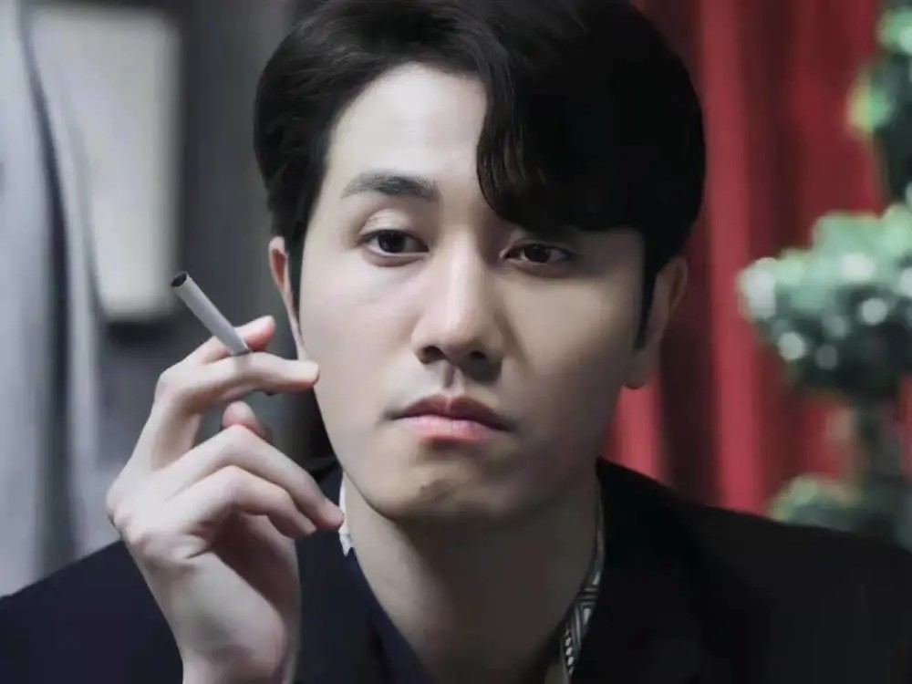 封潇声爱柯滢,哪怕她曾经堕落为"暗娼",他也不敢