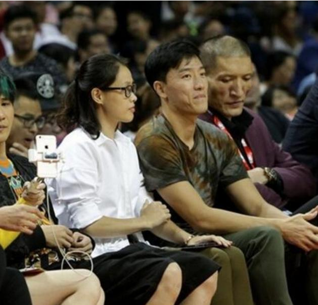 相比影视明星的妖艳,体坛明星的吴莎就显得接地气许多,几乎每次亮相都