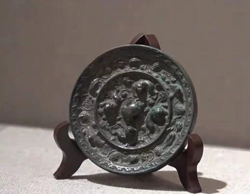 快来网上围观渤海国时期的珍禽瑞兽葡萄镜难得一见哟