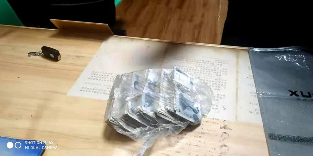 葫芦岛一女士五千现金当垃圾民警及时找失主 腾讯新闻