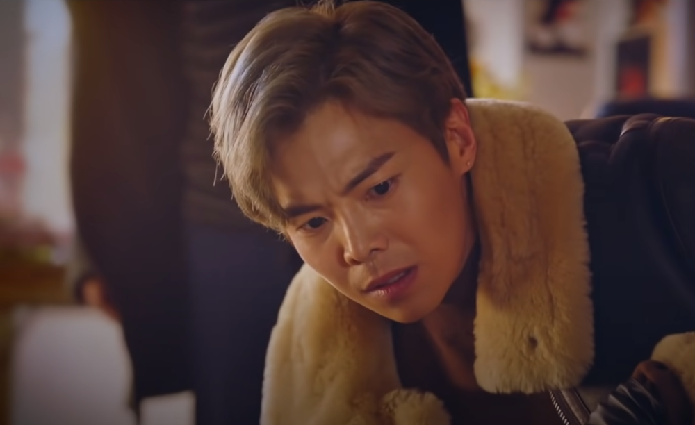 柳真和朴殷硕在《顶楼2》新剧照,柳真情绪激动哭了