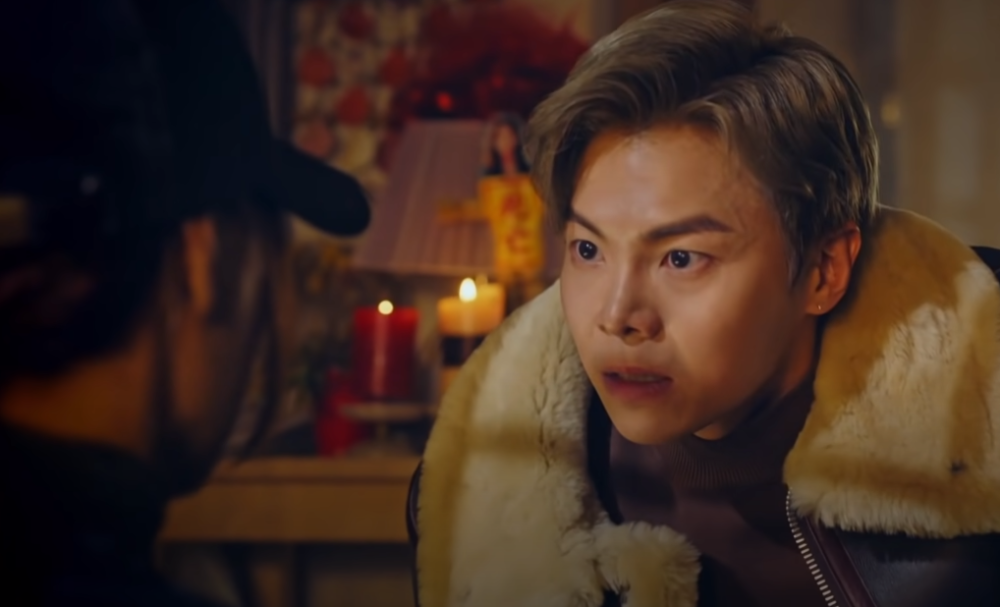 柳真和朴殷硕在《顶楼2》新剧照,柳真情绪激动哭了