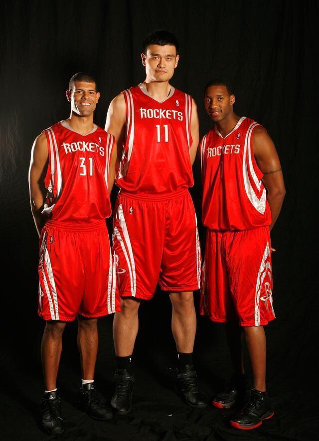 很多的新闻上,要么是火箭队球员的名字,要么就是"前火箭队员".