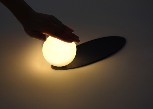 光的艺术:灯具创意设计