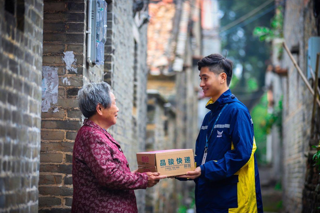 "快递进村"正式实施?农村又一红利期来临,已有人捞了第一桶金