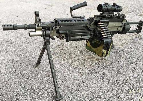 在上个世纪美军换装m14自动步枪以后,原先用作轻机枪的勃朗宁m1918a2