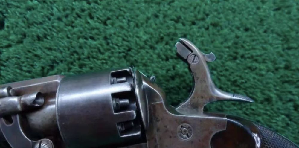 堪称西部世界中的手枪火力王勒马特转轮霰弹手枪弹容10发