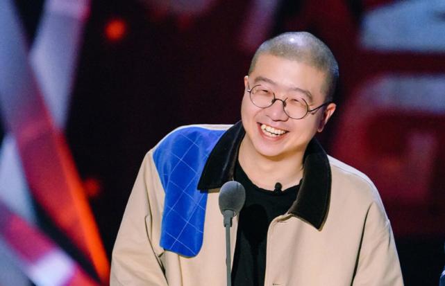吐槽大会杨笠的奇怪行为暴露剧本为了收视率李诞真是好手段