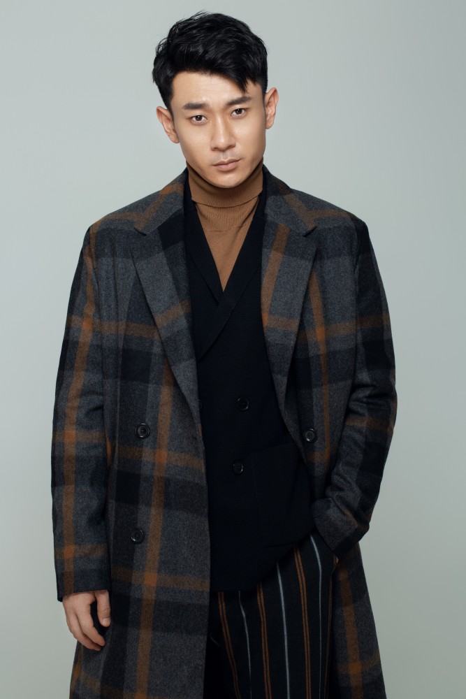 赵冉最新写真曝光 成熟男性魅力全开