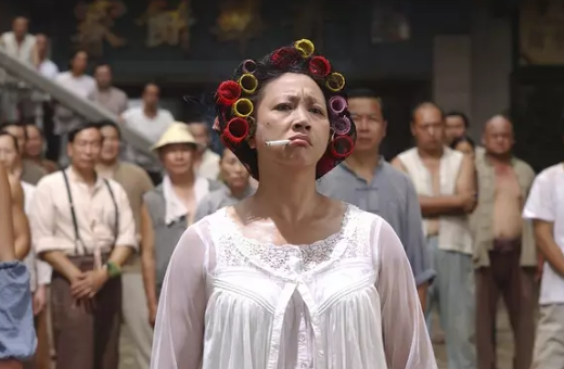 包租婆元秋成龙怕她周星驰求她息影18年却没人敢说她懒