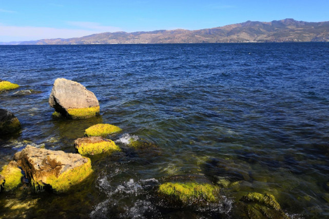 云南4a断层湖海拔超越抚仙湖因龙吸水景观而走红