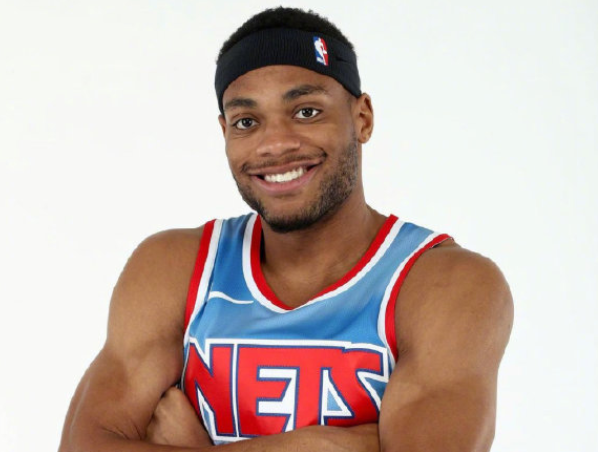 一天3消息独行侠酝酿大交易考神公开辟谣篮网喜获袖珍中锋