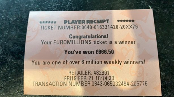 英国小伙买彩票,只因一个数痛失1.