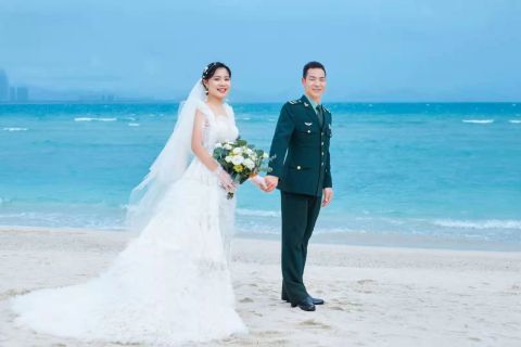 刘圆滨与陈启玲的婚纱照 供图