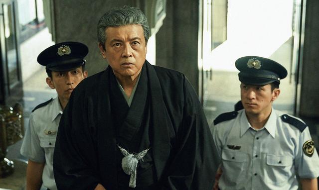 二刷唐探3才看懂三浦友和那一跪竟深藏一段悲伤的历史