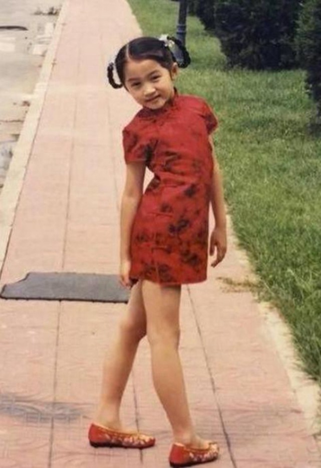 一组明星老照片很可爱的周杰伦土气的张雨绮你都见过吗