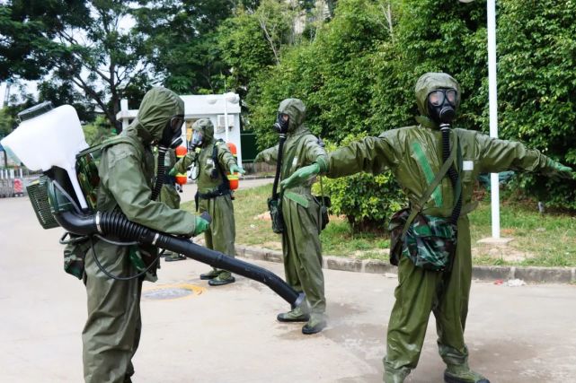 洗消沾染全面洗消不留死角揮汗如雨防化兵又被稱為