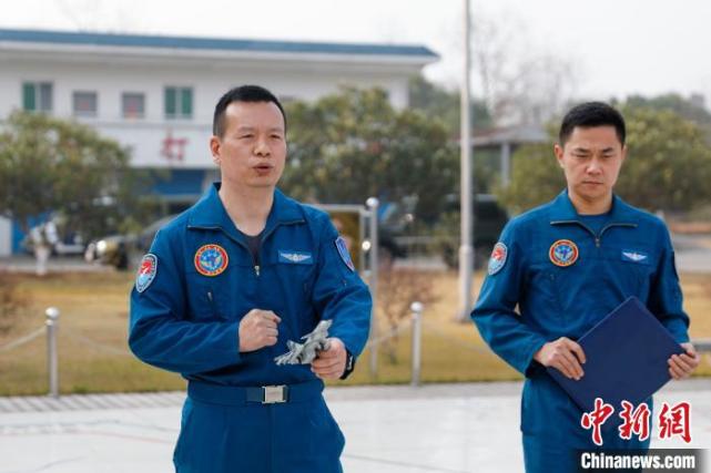 历经172天复健训练,一等功臣王建东驾机复飞_腾讯新闻