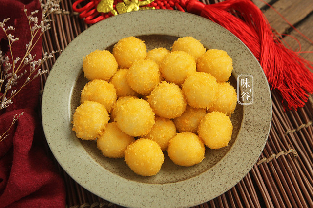 炸汤圆时,切忌直接下锅炸,只需多加2步,外酥里糯不溅油,真香