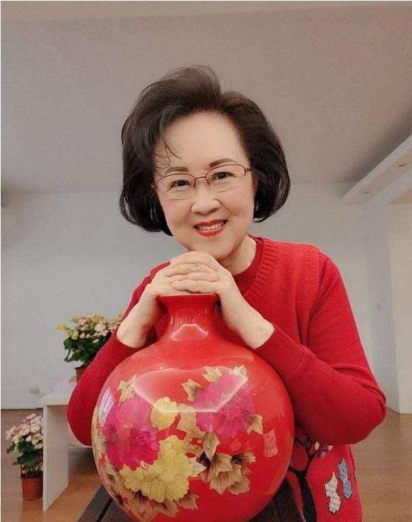 琼瑶不但站在小说界的顶端,还站在填词界的顶端,创作了无数经典