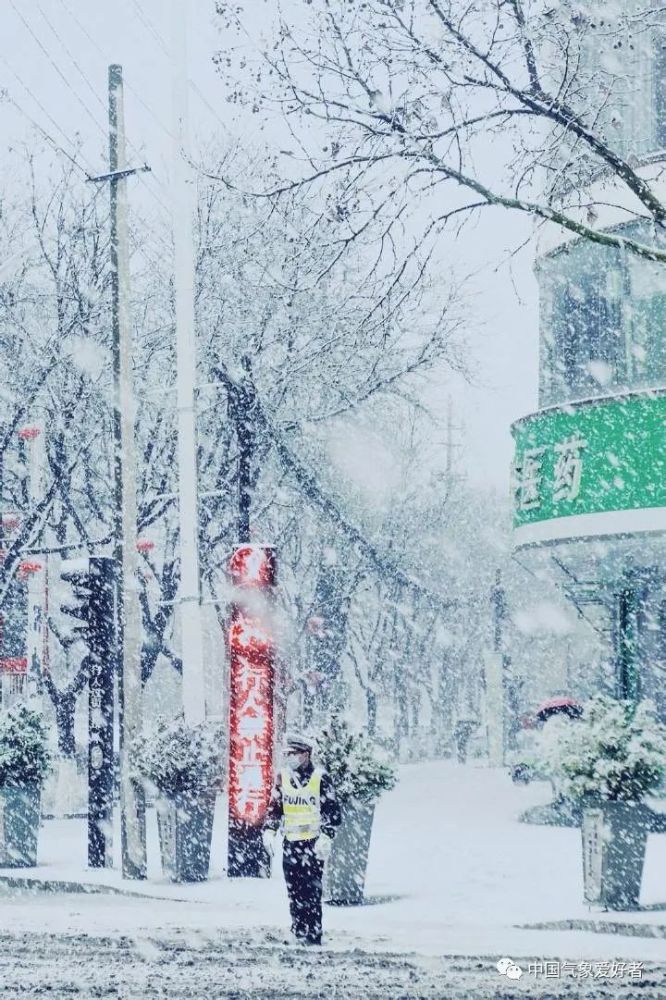 山西|少见！雷暴雪突袭山西河南，新寒潮逼近新疆！南方就快降温了