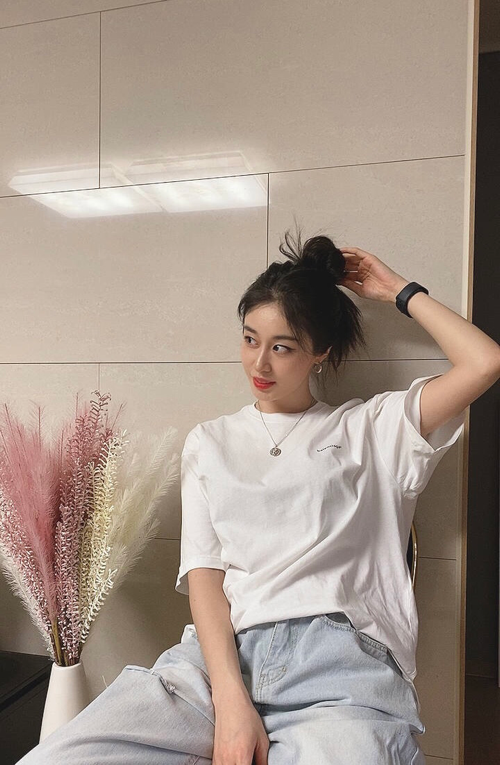 据爆料称朴智妍最近的某社交平台账号收到了公开威胁