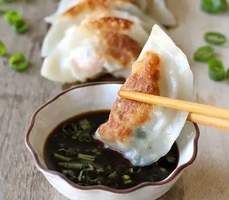 正宗的锅贴做法 满口喷香 太好吃了 美林餐饮网