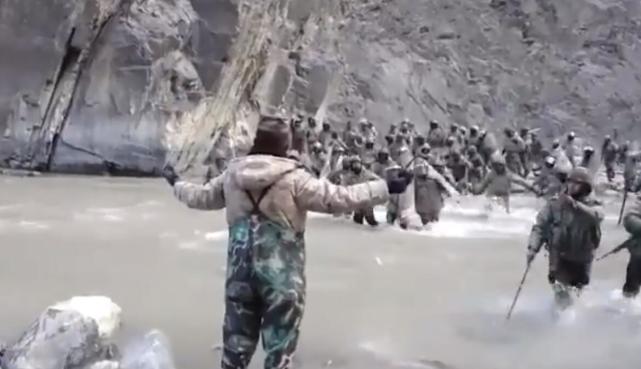 中印士兵发生肢体冲突图片
