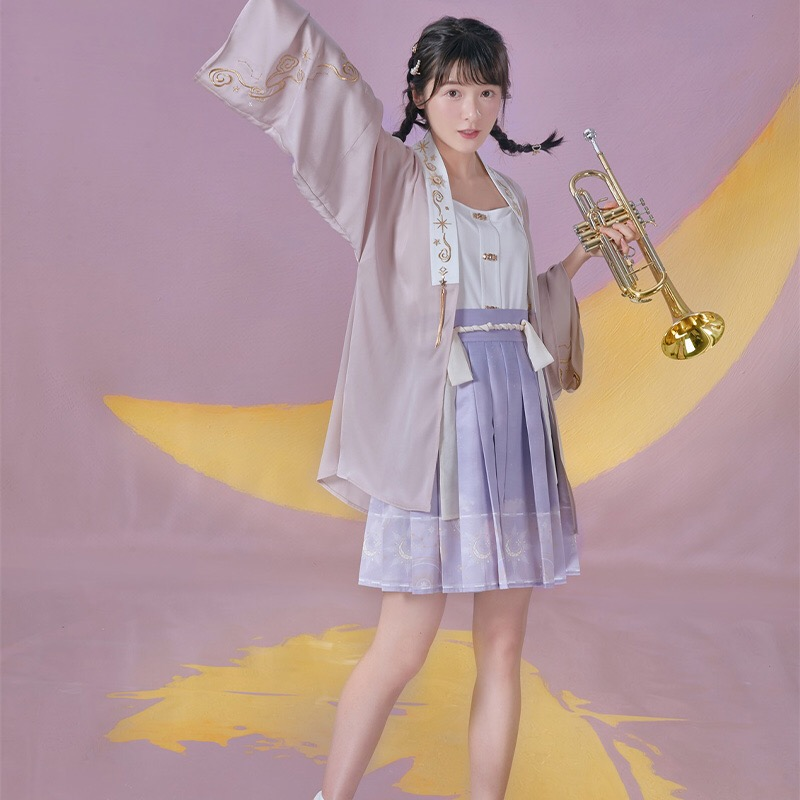 有一种穿法叫"汉服 短裙",显瘦显高还不挑人,谁穿谁好看