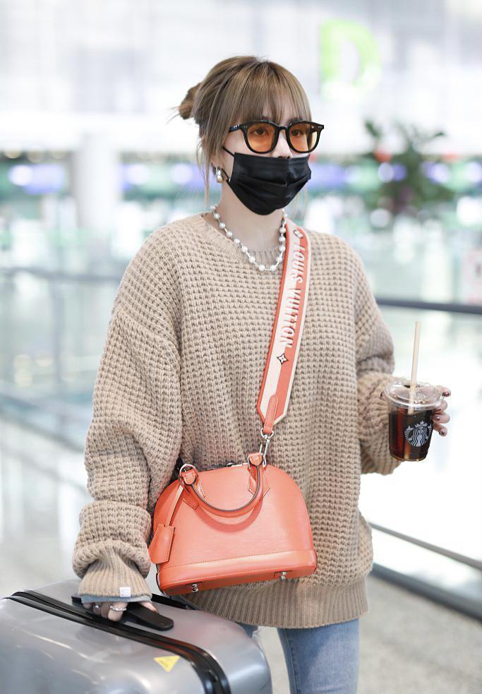 明星们最新出炉的机场照来啦俊男俏女齐齐上线你爱了吗