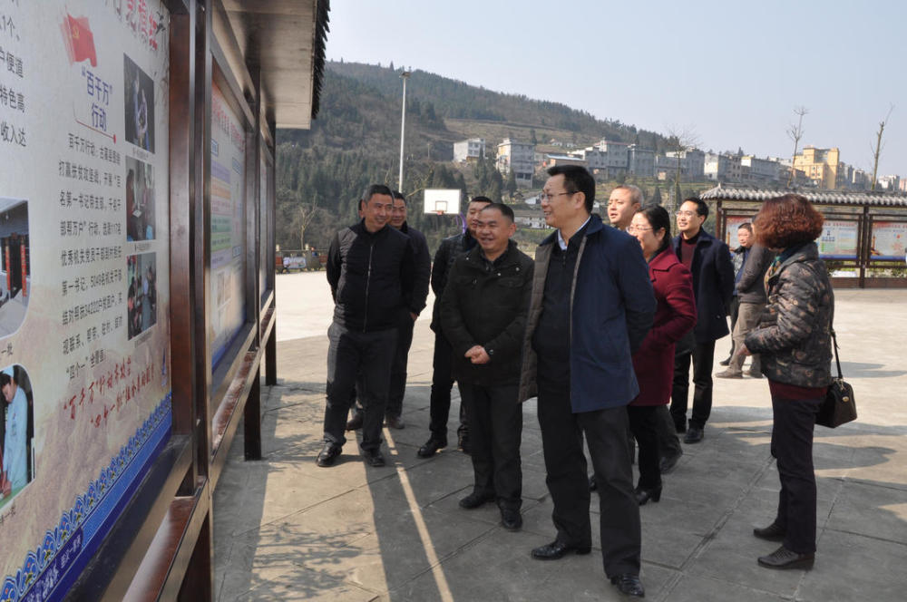 中共古蔺县委书记李万忠:村民发展了甜橙产业 基本每户都有小车|了不