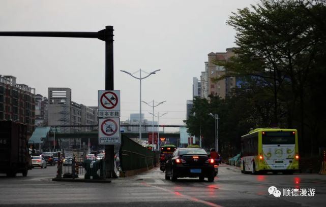 德胜西路红岗路口封闭