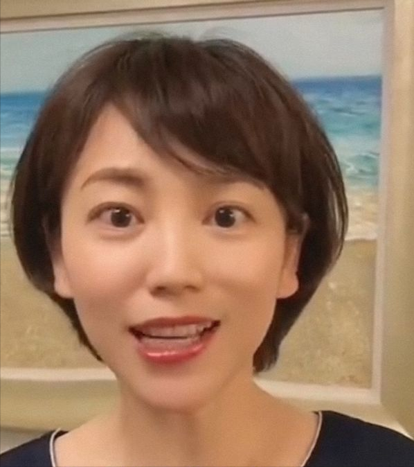 48岁央视主持劳春燕晒健身照面色红润穿紧身衣身材好似少女