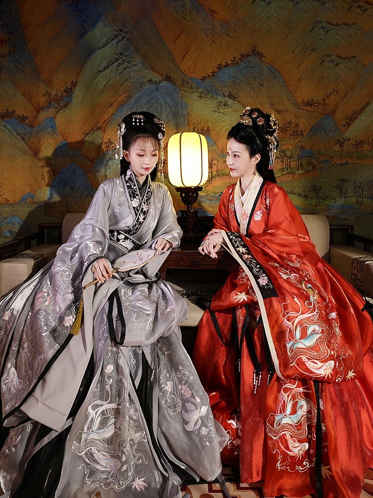 盘点那些绝美重工刺绣汉服(一)