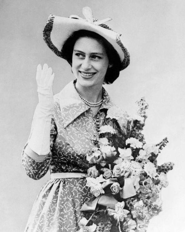 《罗马假日》上映时,23岁的真公主和39岁离婚侍卫苦恋,未能厮守