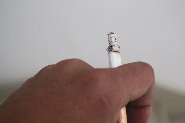 吸烟|吸烟会危害到喉咙？想要正常的说话，以下情况占有一个都要戒烟