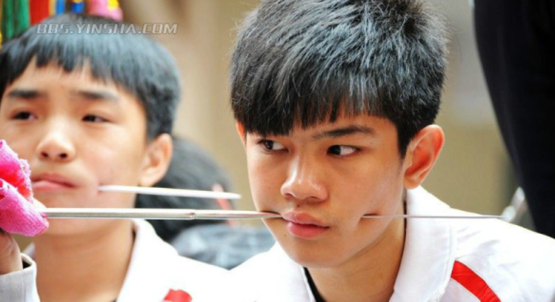 广东湛江元宵节民俗,铁箭把我的腮帮子戳穿了_腾讯新闻