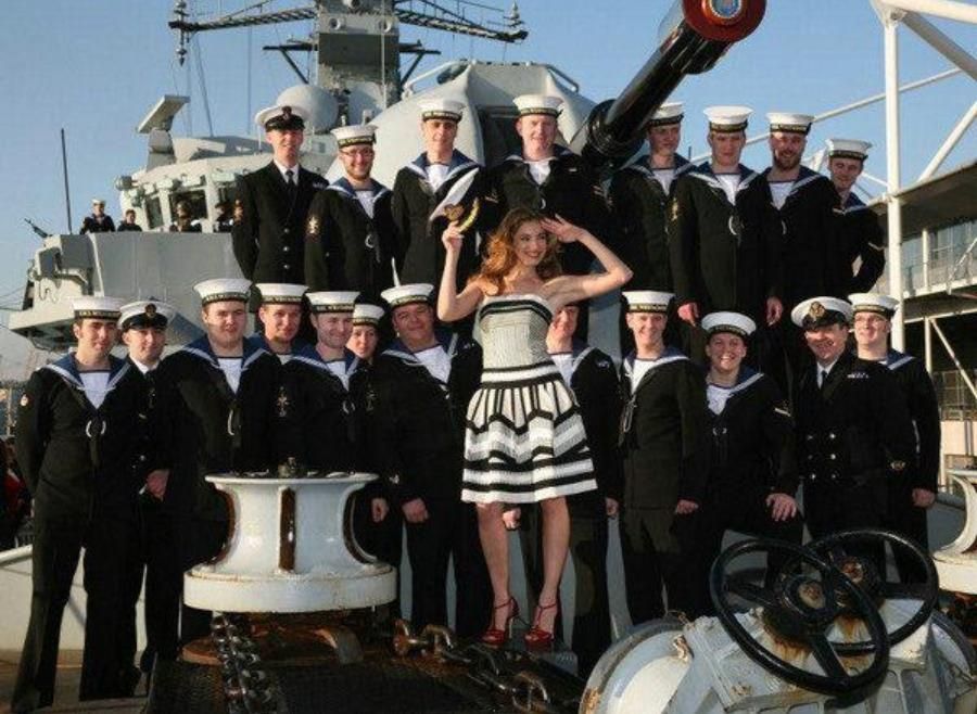 逢敌必战英国海军的500年亮剑精神打赢一次海战能赚半吨黄金