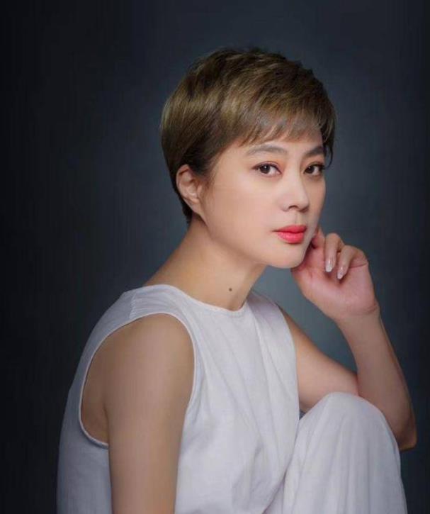 "玉兔精"李玲玉:22岁爆红,30岁离婚失业患抑郁,现57岁近况如何