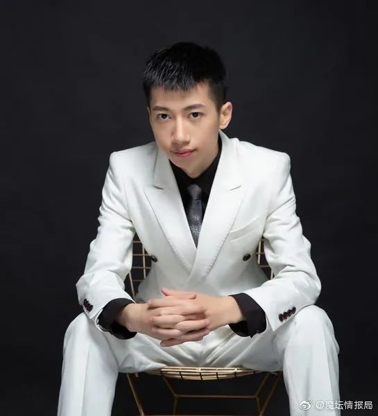 不过,昨晚的韭菜杯上,好久不见的林呱呱却让我们看到了一个不一样的他