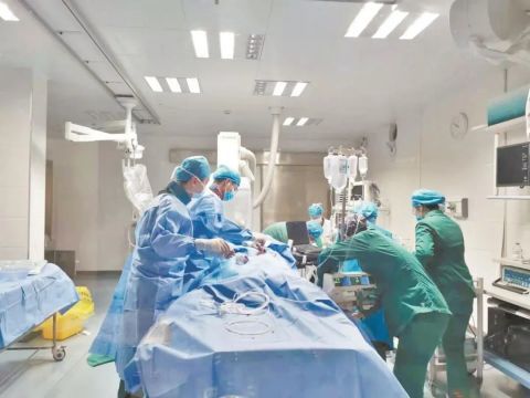 心肌梗塞|47岁男子吃冰激凌后突发心梗，医生：和这些因素脱不了关系……